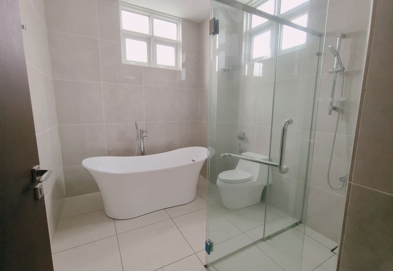 Ttdi hilltop bungalow with pool and lift