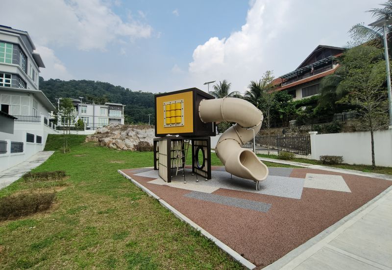 Ttdi hilltop bungalow with pool and lift