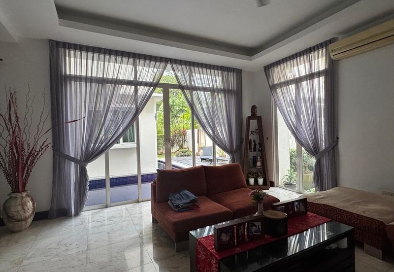 Flora Murni, Mont Kiara