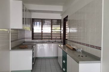 Twin Towers, Ratu Mutiara