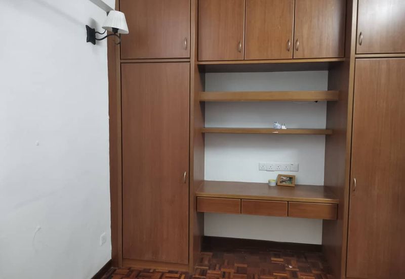 Twin Towers, Ratu Mutiara