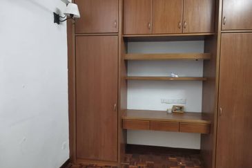 Twin Towers, Ratu Mutiara