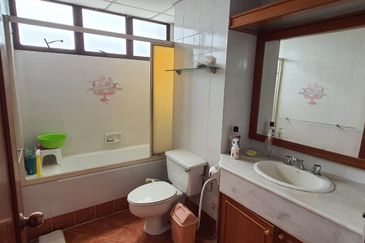 Marina Tower, Ratu Mutiara