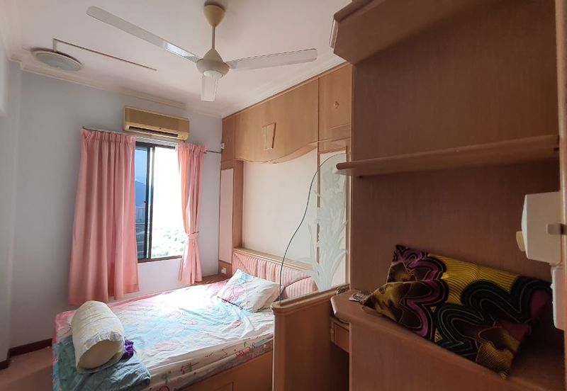 Marina Tower, Ratu Mutiara