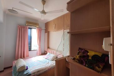 Marina Tower, Ratu Mutiara