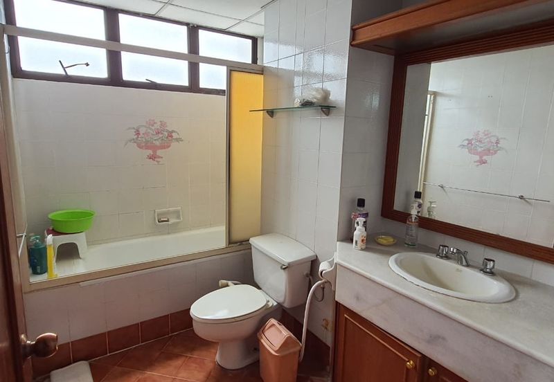 Marina Tower, Ratu Mutiara