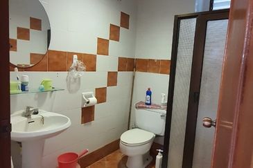 Marina Tower, Ratu Mutiara