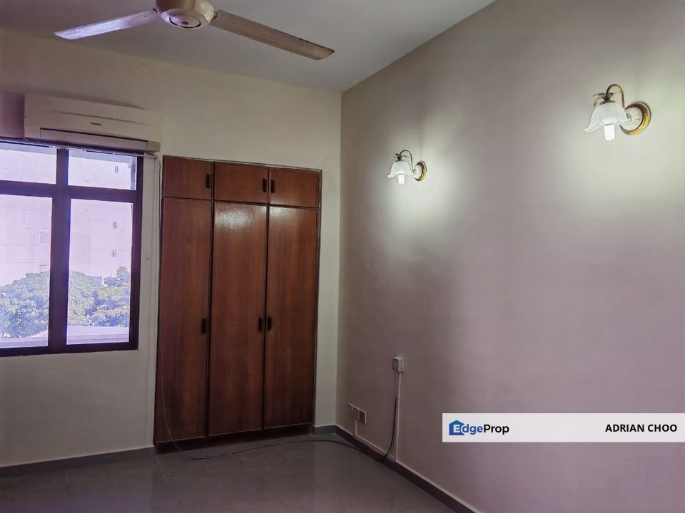 Desa Mas, Penang, Persiaran Gurney