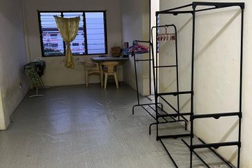 Flat PKNS, Seksyen 7