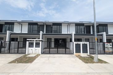 Beautiful 2 Story Nadira Bandar Bukit Raja, Klang