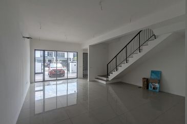 Beautiful 2 Story Nadira Bandar Bukit Raja, Klang