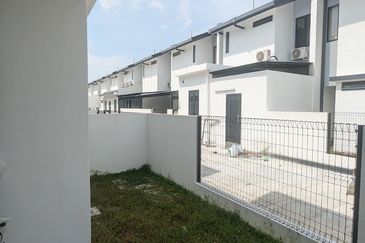 Beautiful 2 Story Nadira Bandar Bukit Raja, Klang