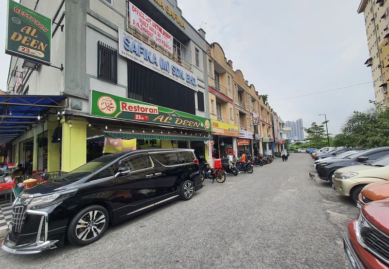 Ampang 2Adj 3sty shop for sale ROI 6%