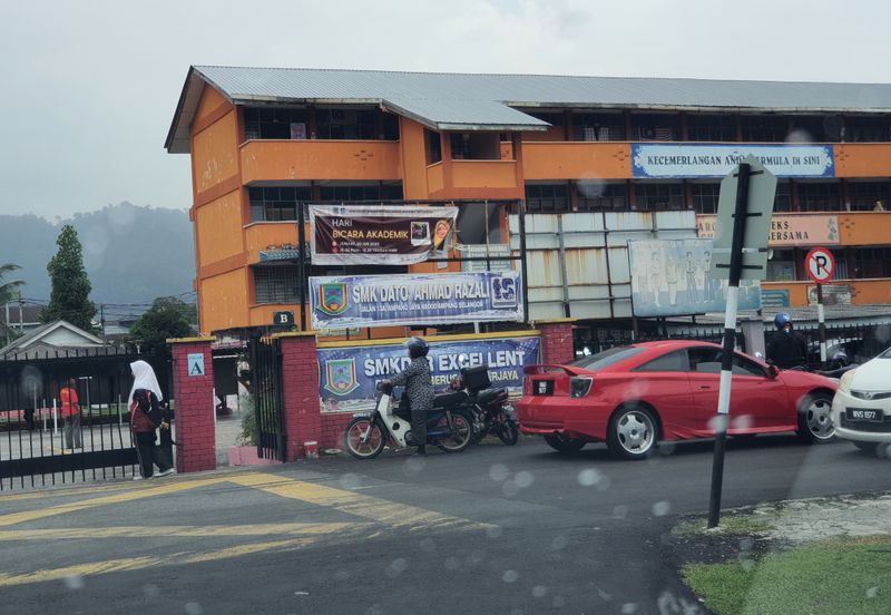 Ampang 2Adj 3sty shop for sale ROI 6%