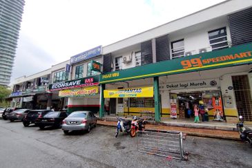 Jalan Kuchai Lama