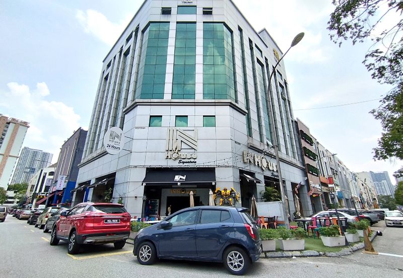 De Tropicana Condominium