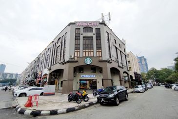 De Tropicana Condominium