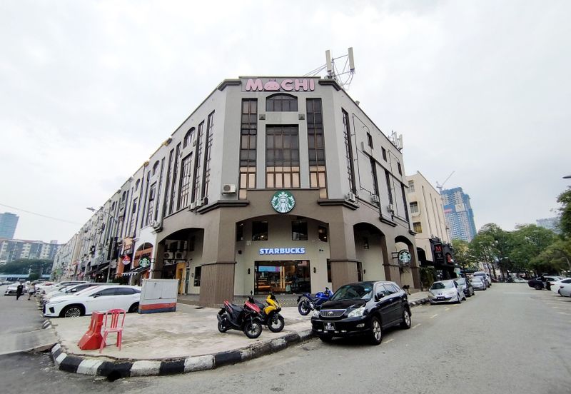 De Tropicana Condominium