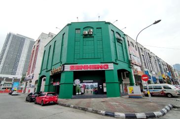 De Tropicana Condominium