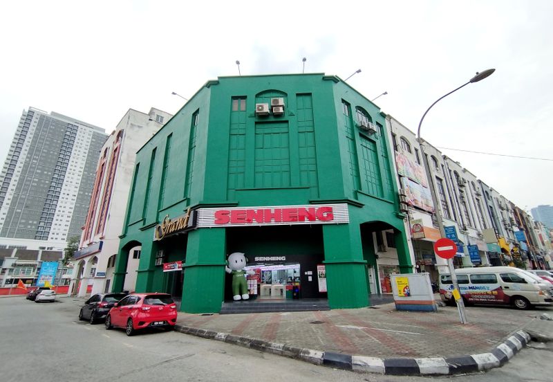 De Tropicana Condominium