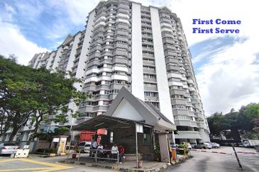 De Tropicana Condominium