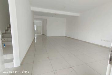 Damaris @ Ara Sendayan