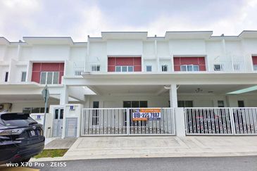 Damaris @ Ara Sendayan