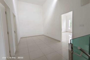 Damaris @ Ara Sendayan