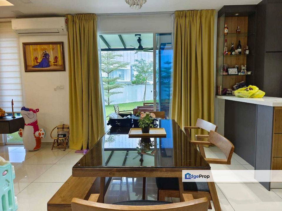 Corner Renovated Veonna Suriaman 2 Sendayan Double Storey for Sale RM1