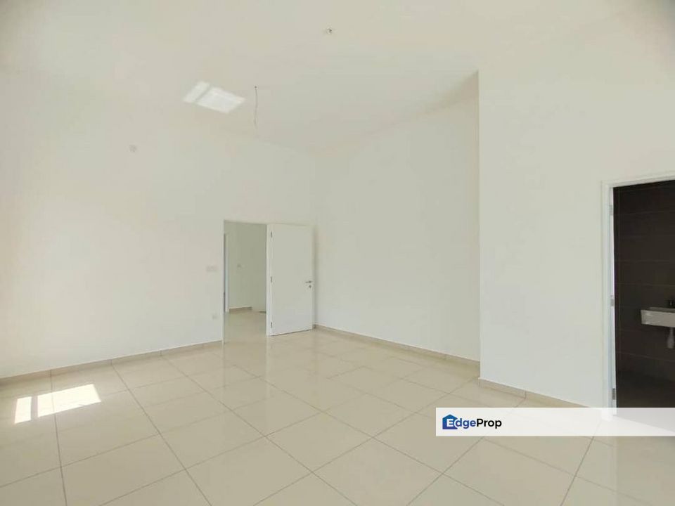 End lot extra land Suriaman  Dellora New Sendayan, Negeri Sembilan, Seremban