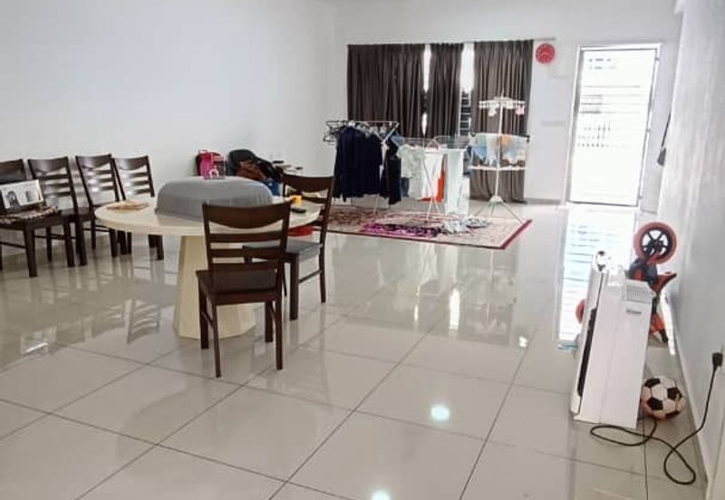 Damaris @ Ara Sendayan