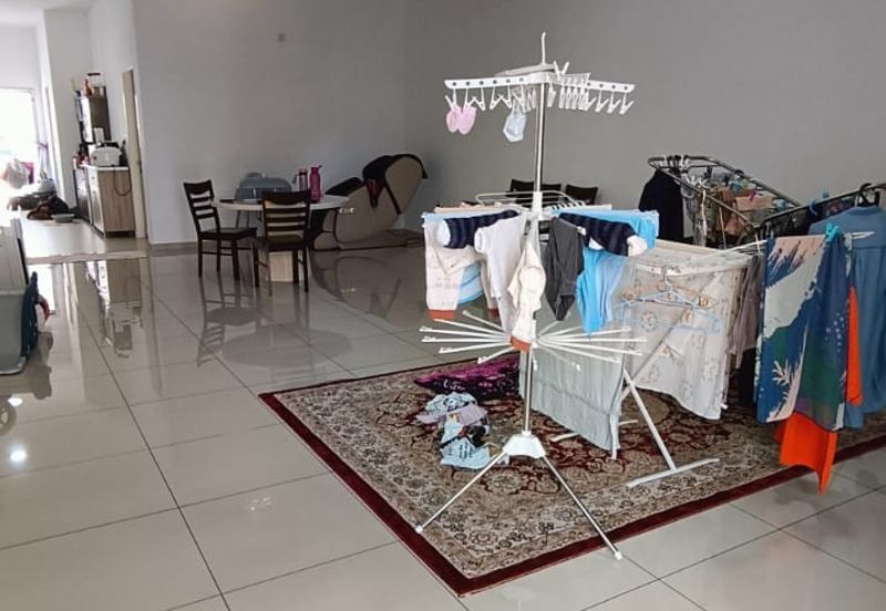 Damaris @ Ara Sendayan