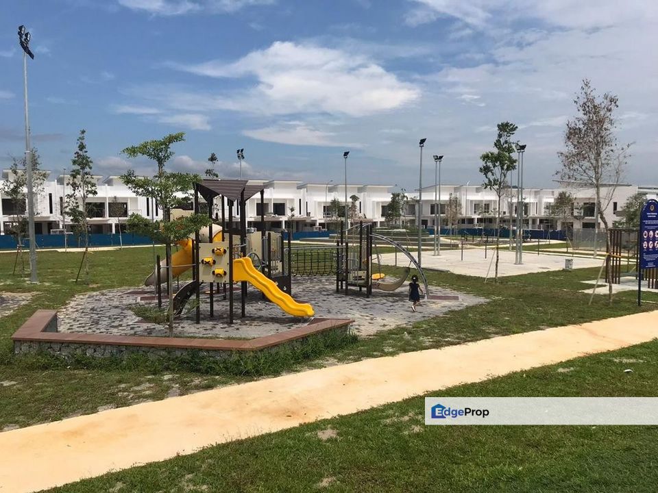 Facing Playground Hilltop Adira Ara Sendayan New, Negeri Sembilan, Seremban