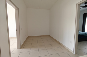 BANDAR AINSDALE (ANGGUN)