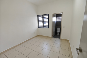 BANDAR AINSDALE (ANGGUN)