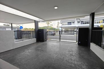 BANDAR AINSDALE (ANGGUN)