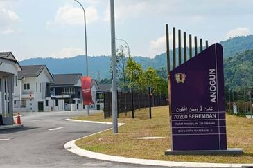 BANDAR AINSDALE (ANGGUN)