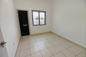 BANDAR AINSDALE (ANGGUN)