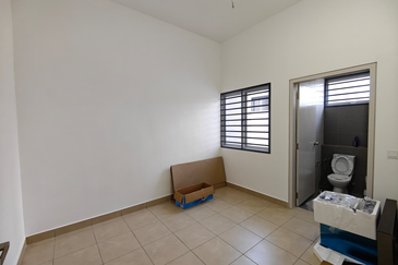 BANDAR AINSDALE (ANGGUN)