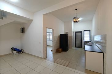 BANDAR AINSDALE (ANGGUN)