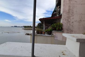 Paradise Lagoon Apartment