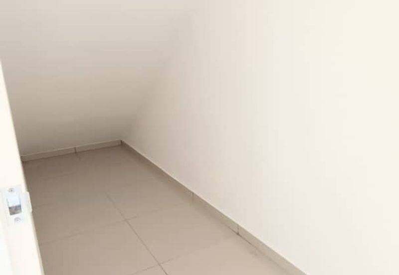 Taman Irama Sendayan 2 Double storey Terrace Brand New More Parking Windy Elana  Facing North House number 9