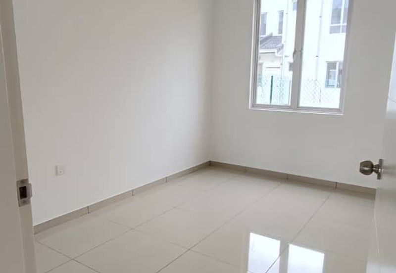 Taman Irama Sendayan 2 Double storey Terrace Brand New More Parking Windy Elana  Facing North House number 9