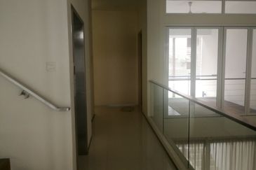 The Madge, Taman U-Thant