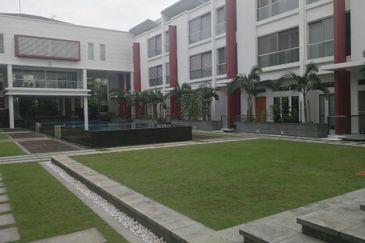 The Madge, Taman U-Thant