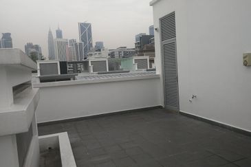 The Madge, Taman U-Thant