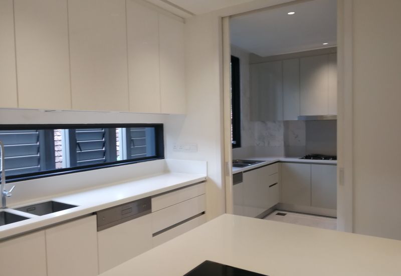 Jalan U Thant Exclusive 4 storey with lift