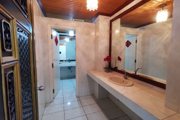 Bungalow large garden and pool @ Bukit Tunku (Kenny Hills)