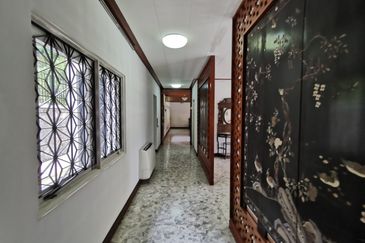 Bungalow large garden and pool @ Bukit Tunku (Kenny Hills)