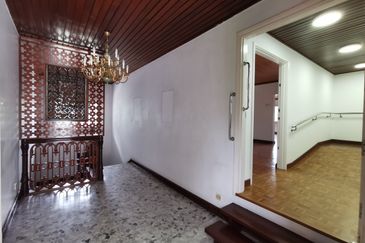 Bungalow large garden and pool @ Bukit Tunku (Kenny Hills)